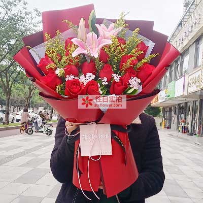 云浮19朵红玫瑰百合，与你幸福前行